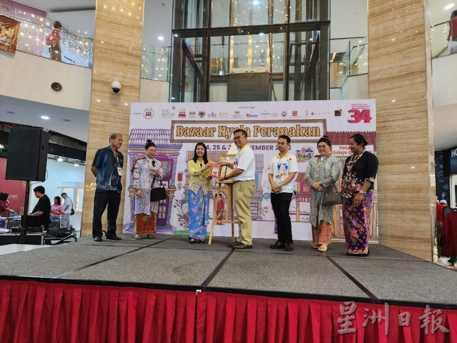 (古城第四版主文)颜泳和:公会作为送王舡保护单位,有必要介绍给世界各地的峇峇娘惹