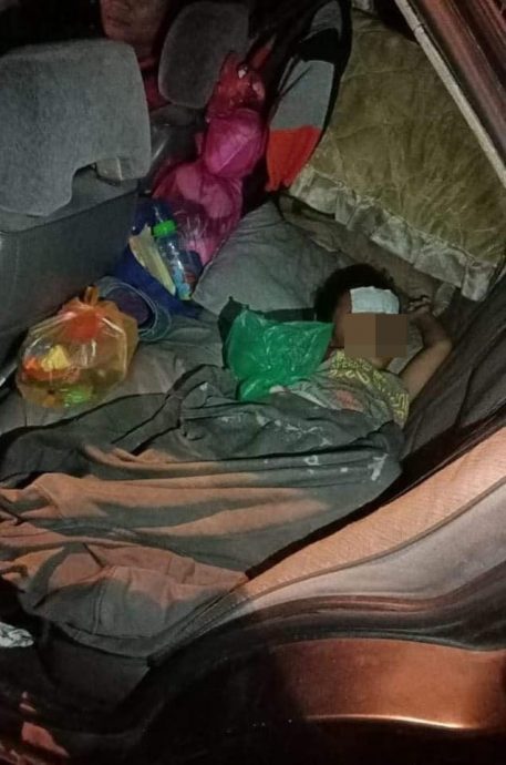 (大北马)一家4口包括刚出生4天的婴儿与父母哥哥睡车