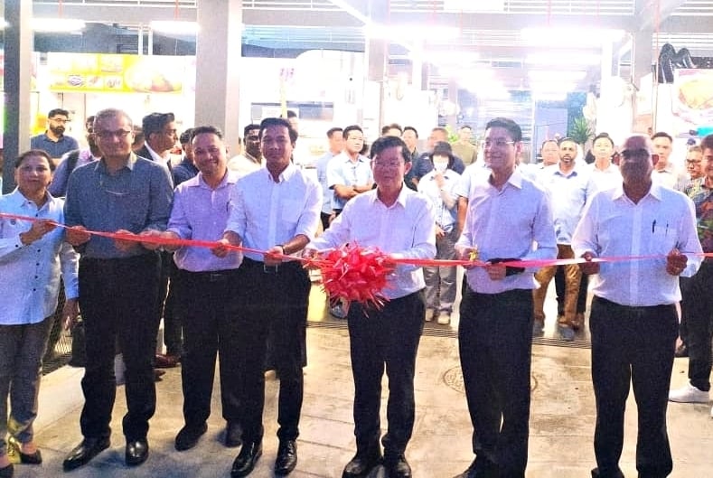 丹绒武雅山边园小贩中心开幕仪式