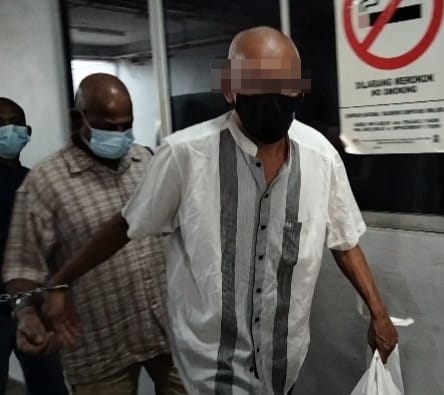 电召车司机被控