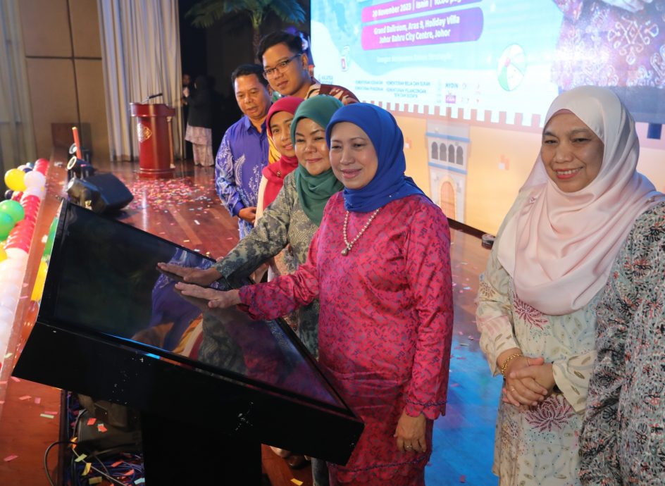 (已签发)全国:2文之1:南茜苏克利:交相关部门探讨 是否禁止汽车隔热膜过黑