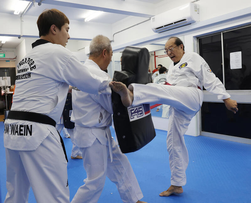 (已签发)全国:暖势力:66岁圆儿时梦明年考黑带 练跳学踢打跆拳