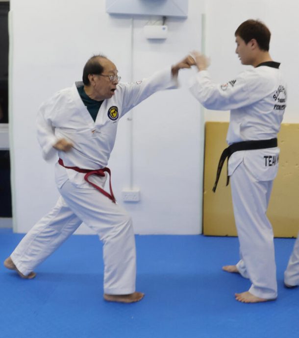 (已签发)全国:暖势力:66岁圆儿时梦明年考黑带 练跳学踢打跆拳