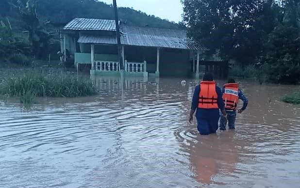 (已签发)柔:水退回家收拾才2天,一家八口住家再遭水淹