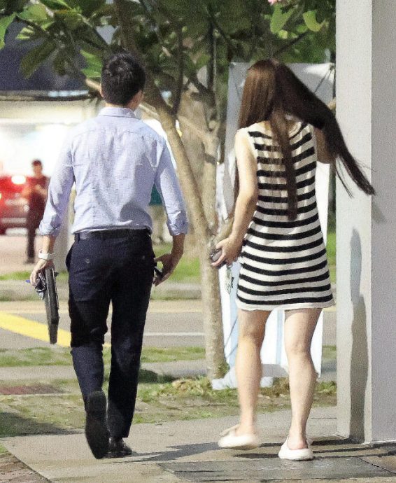 (已签发)柔:狮城二三事:光头汉追捅女郎 勇男飞腿救人中刀