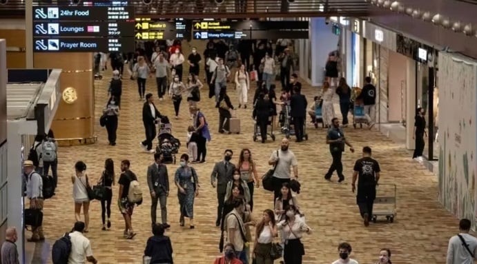 (已签发)柔:狮城二三事:被拒登机竟递钱企图行贿 中国女子狮城被判坐牢