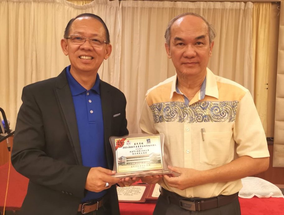 (已签发)柔:陈大成:宛如身份证 各校都需持学校注册证书