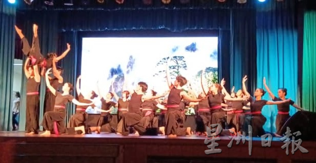 (已签发)柔:麻坡东甲中小学舞蹈员,以优美舞姿呈现精彩的视觉盛宴