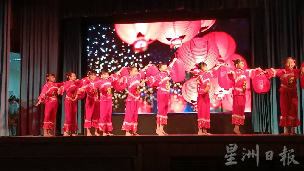 (已签发)柔:麻坡东甲中小学舞蹈员,以优美舞姿呈现精彩的视觉盛宴