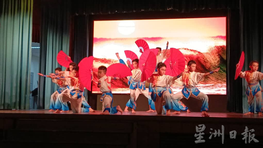 (已签发)柔:麻坡东甲中小学舞蹈员,以优美舞姿呈现精彩的视觉盛宴