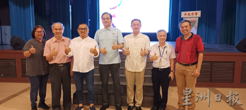 (已签发)柔:麻坡东甲中小学舞蹈员,以优美舞姿呈现精彩的视觉盛宴