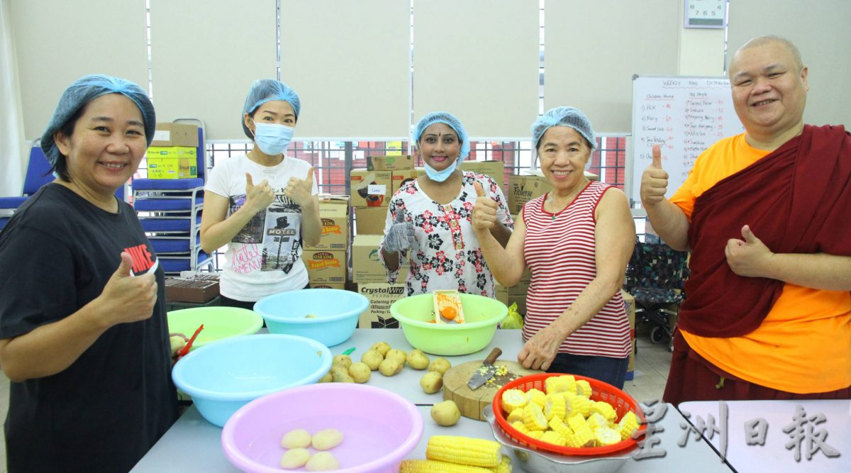 SHENPEN MALAYSIA每周日准备800份免费素食