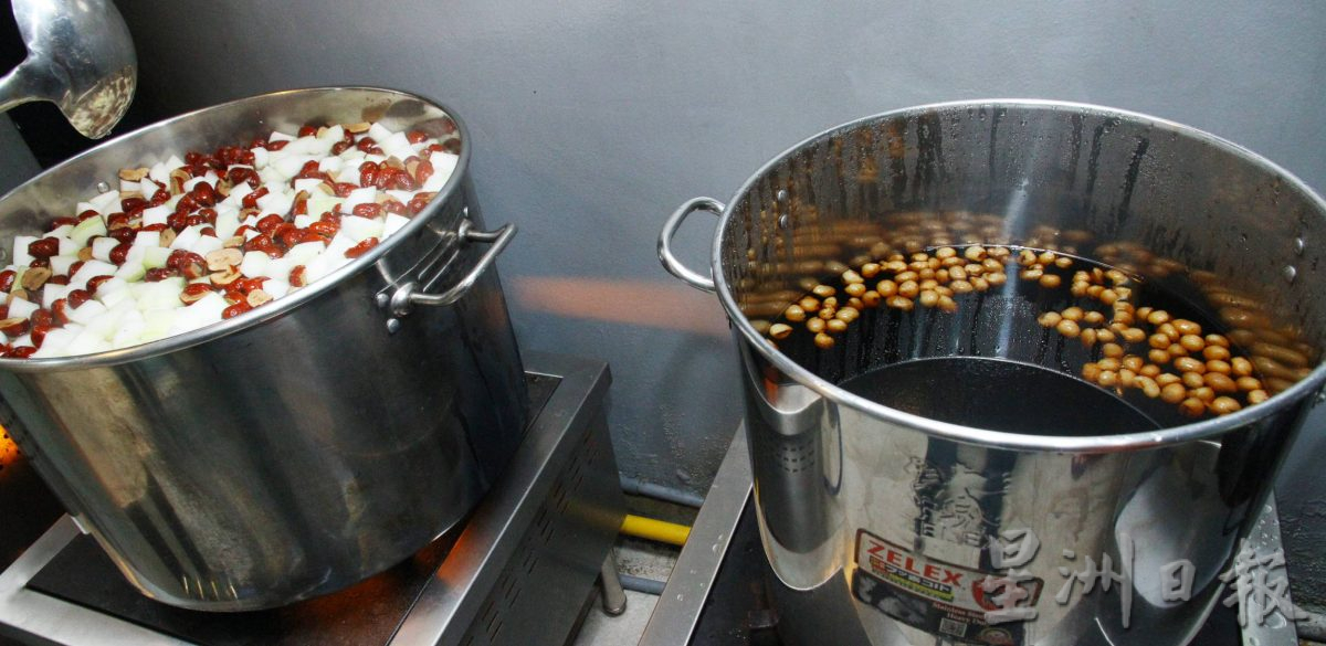 SHENPEN MALAYSIA每周日准备800份免费素食