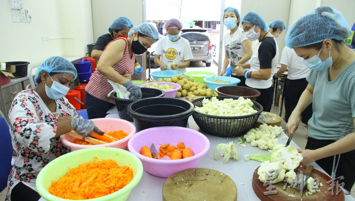 SHENPEN MALAYSIA每周日准备800份免费素食