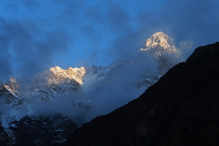 Kim Teoh／日出而摄雪山环绕──罕萨河谷（Hunza Valley）