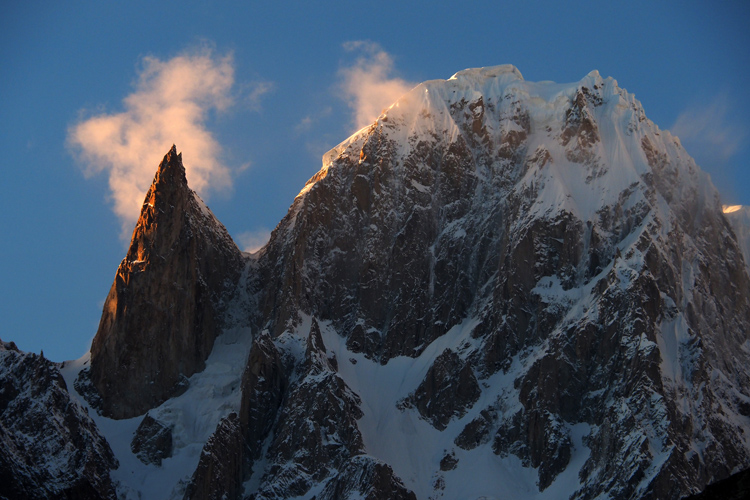 Kim Teoh／日出而摄雪山环绕──罕萨河谷（Hunza Valley）