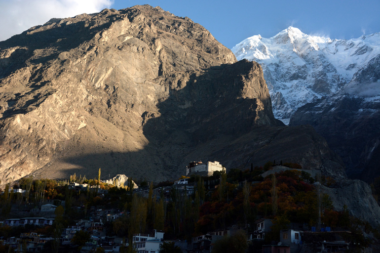 Kim Teoh／日出而摄雪山环绕──罕萨河谷（Hunza Valley）
