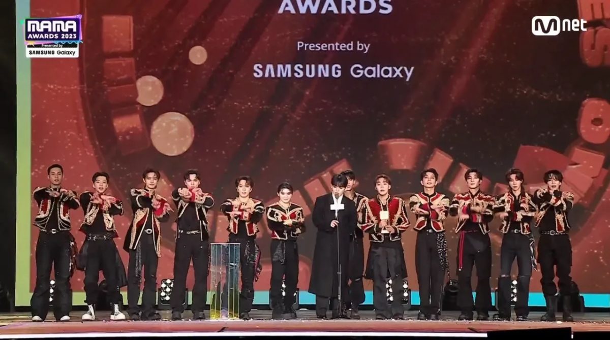 MAMA大奖｜SEVENTEEN首夺年度大奖 胜宽泪谢好友文彬