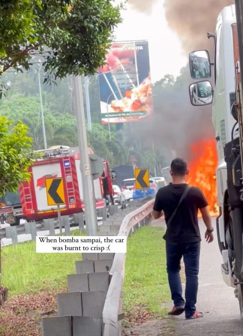 Mini Cooper行驶途中起火 女演员及时逃出保命