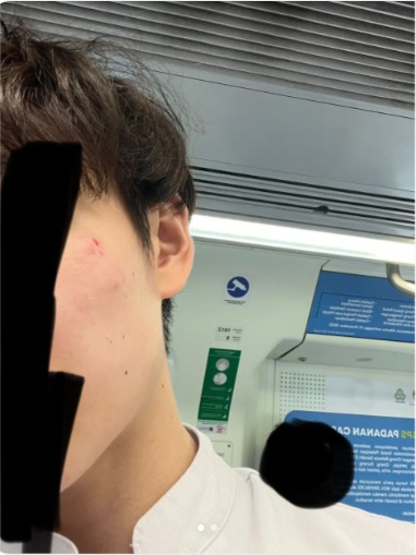 MRT上出现疯子 辱骂别人还打巴掌