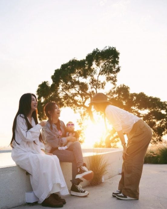 S.H.E合体小腰果 Selina晒一家三口照庆生日