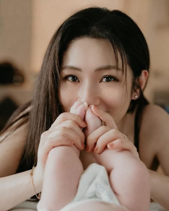 S.H.E合体小腰果 Selina晒一家三口照庆生日