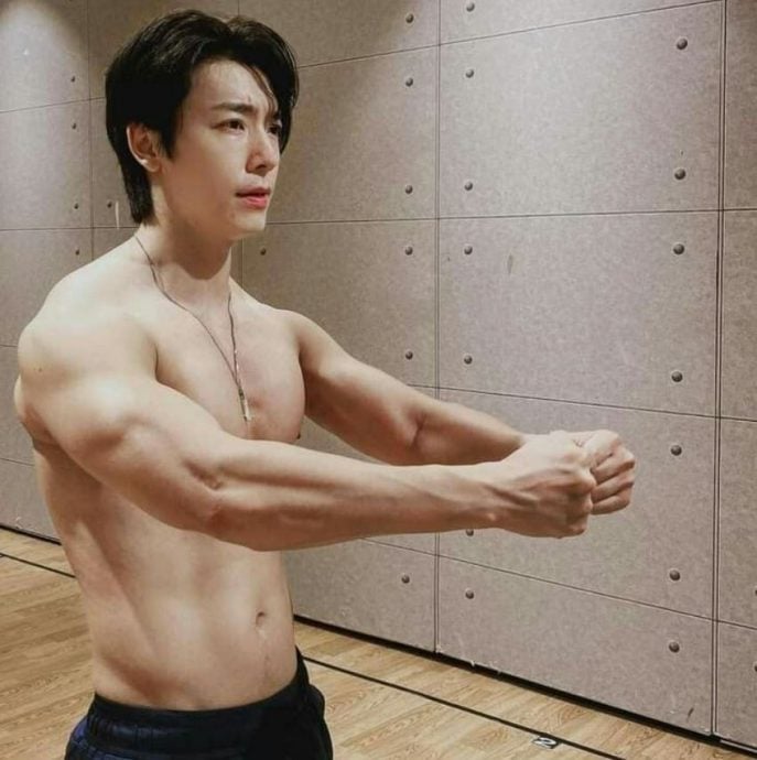 SJ东海新作露精壮胸肌 与李雪有火辣床戏