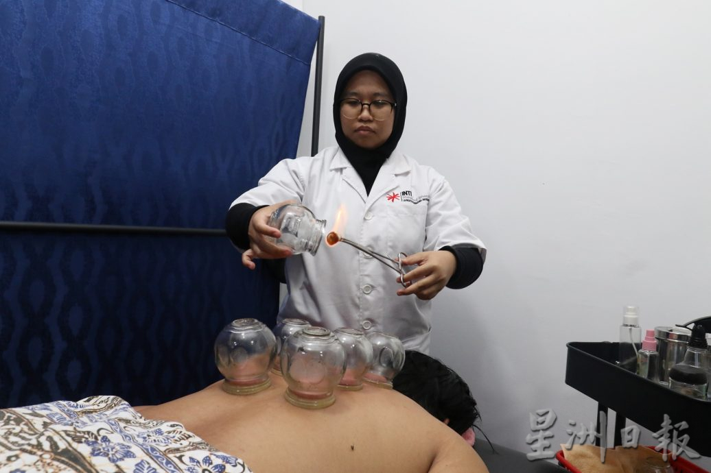 我们∕清真寺开中医诊所