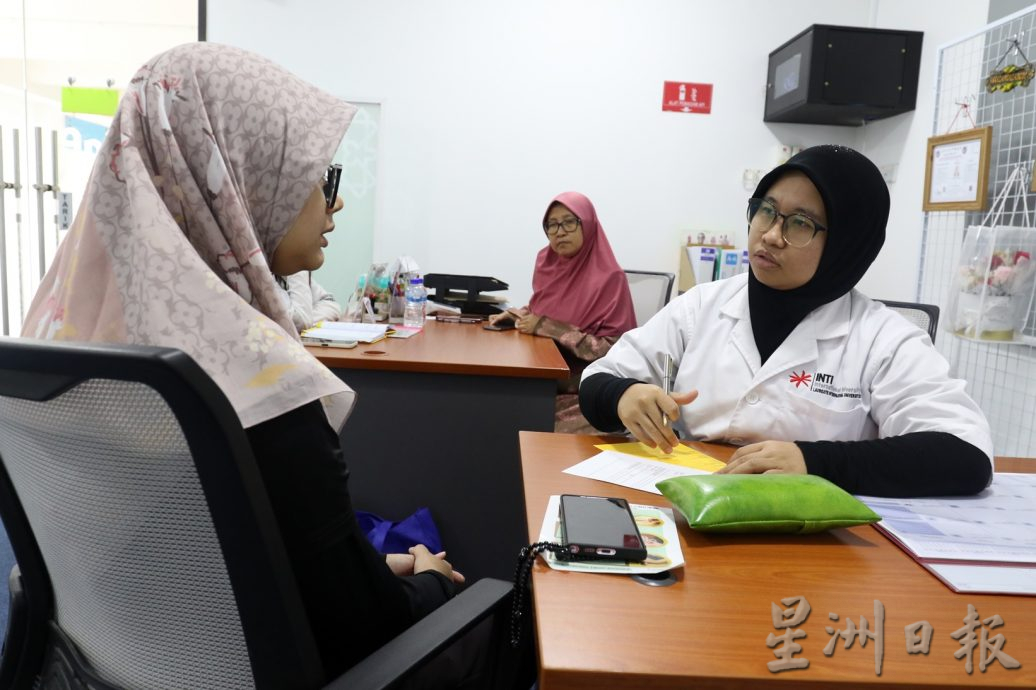 我们∕清真寺开中医诊所