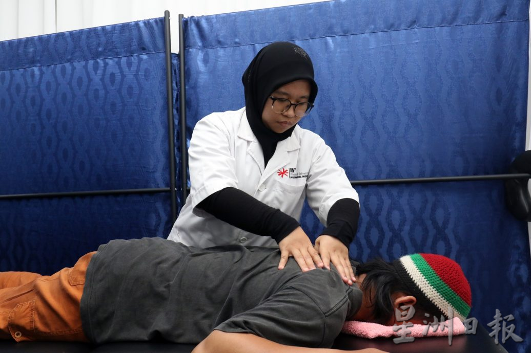 我们∕清真寺开中医诊所