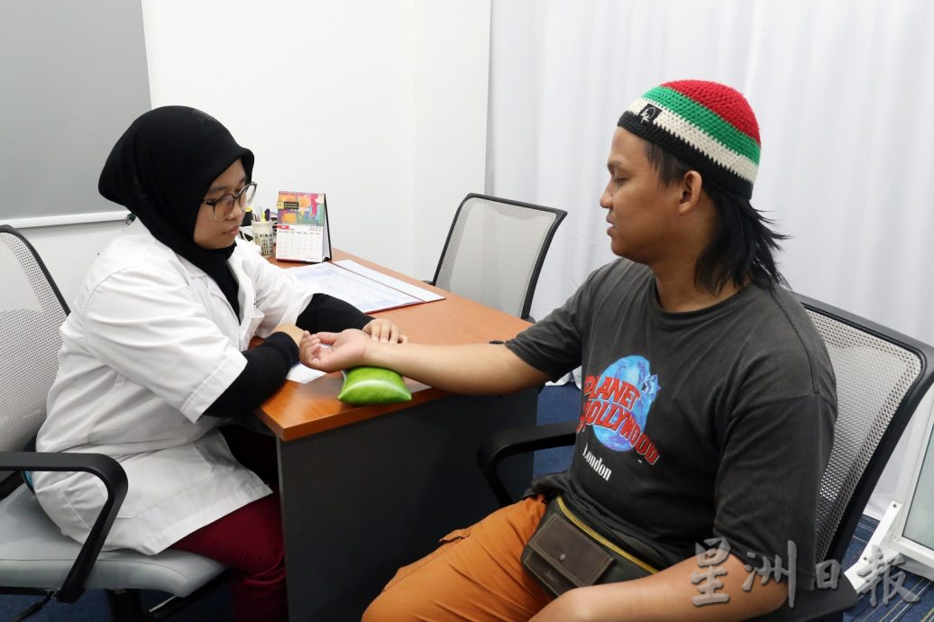 我们∕清真寺开中医诊所