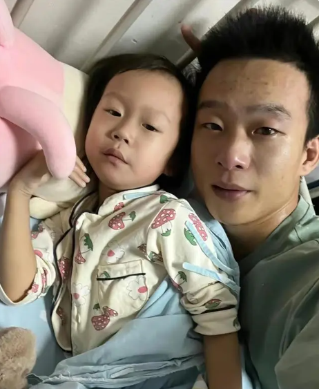 5岁百万网红“病逝”！1年前获肝脏移植　父泪证实：她的命太苦了