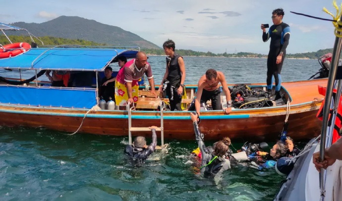 6马中游客浮潜 被水流冲走险丧命