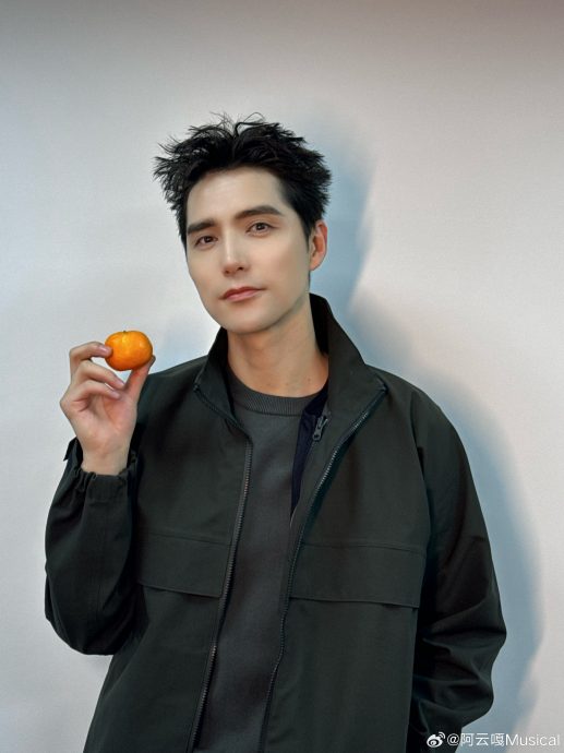 ​53岁鲁豫爆秘恋小19岁阿云嘎 两人疑似已同居