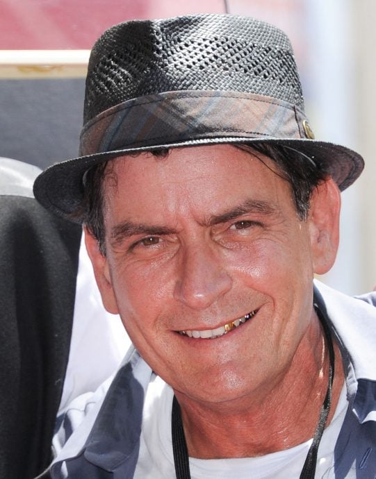 查理辛在家中遇袭 女邻居企图勒死他