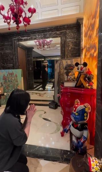 热舞踹倒老公破万珍藏 小S吓疯下跪磕头道歉