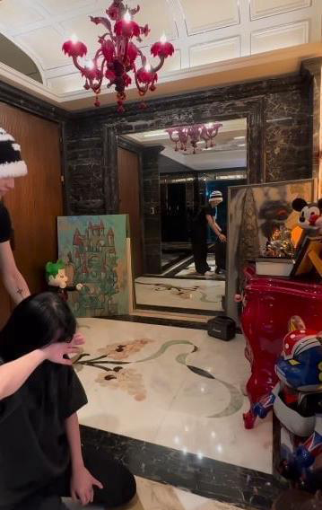 热舞踹倒老公破万珍藏 小S吓疯下跪磕头道歉