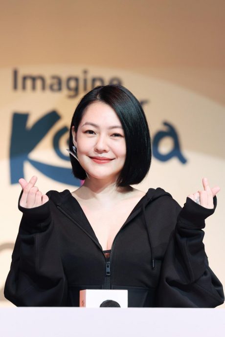 热舞踹倒老公破万珍藏 小S吓疯下跪磕头道歉