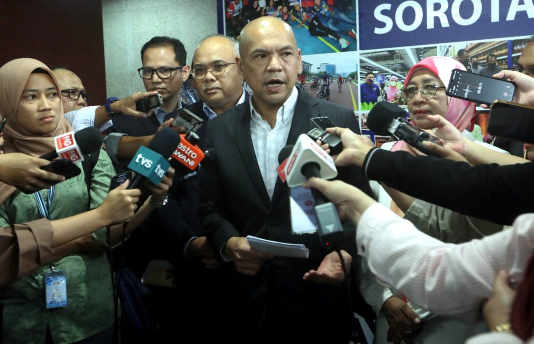 “内阁会议没讨论过改组”部长:媒体可能知道得更多