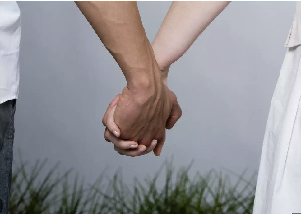 “她生日要名牌包 我只有祝福”男子质疑女友：这正常吗？