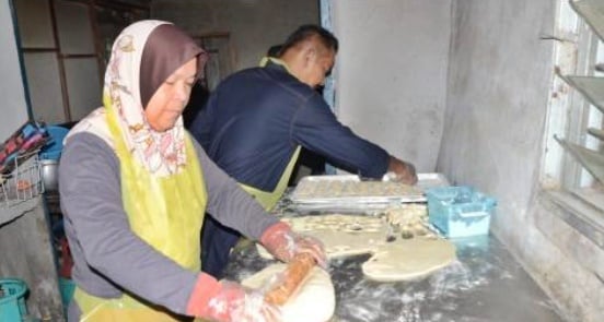 《暖势力》:瓜拉吉赖一名西饼烘焙师6年来坚持售卖10仙一个的冷冻甜甜圈(donat)。