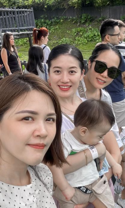 三代同堂游动物园  四千金相聚唱儿歌逗娃