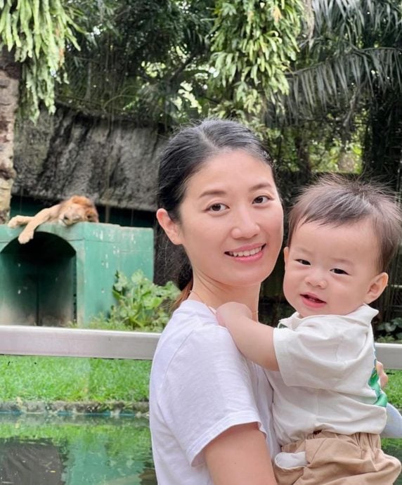 三代同堂游动物园  四千金相聚唱儿歌逗娃