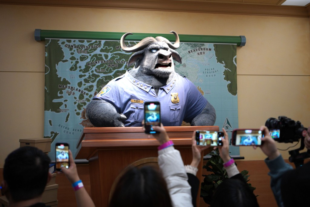 上海迪士尼︱全球首个“疯狂动物城”揭幕 赵丽颖任首席推广大使