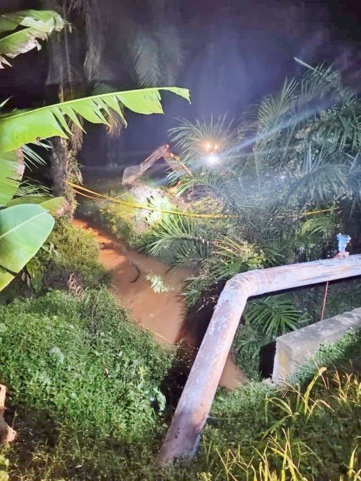 东01:警方在明光路边油棕园找到遗骨疑似上月失踪华男