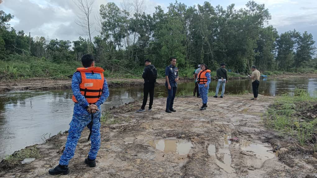 东:14岁少年溺水,彭州民防部队仍在进行搜救工作。