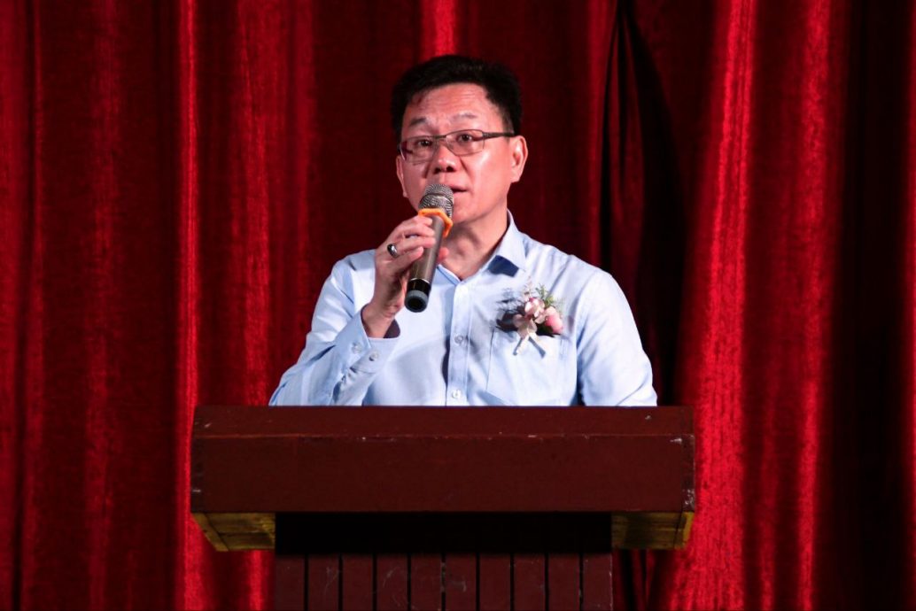 东：吉兰丹中华独中第34届高三与第37届初三联合举办了“高•终”毕业典礼暨休业仪式。今年该校高中毕业生共39名，初中则有57名。