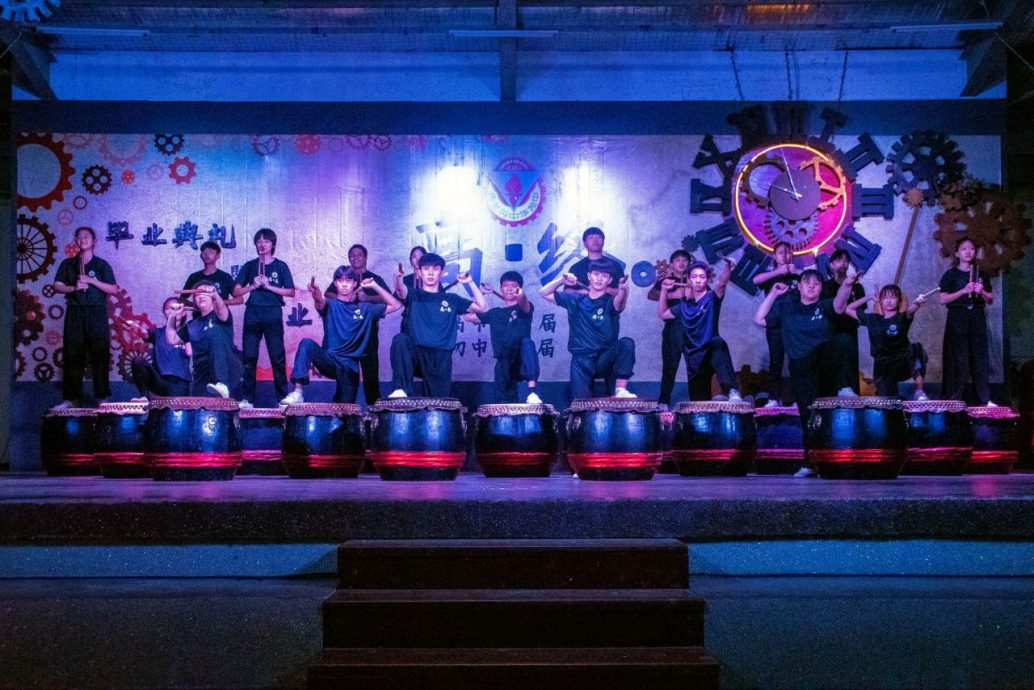 东:吉兰丹中华独中第34届高三与第37届初三联合举办了“高•终”毕业典礼暨休业仪式。今年该校高中毕业生共39名,初中则有57名。