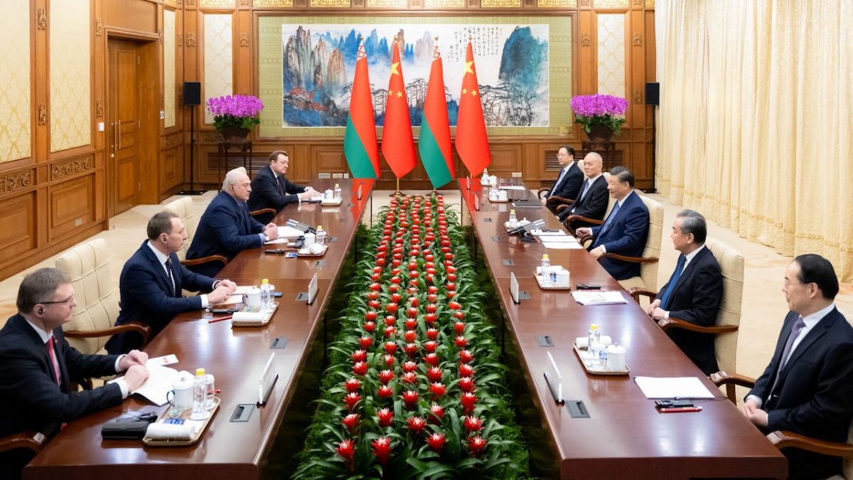 习近平与卢卡申科工作午餐　白俄媒体：齐享中白美食及茅台陈酿体