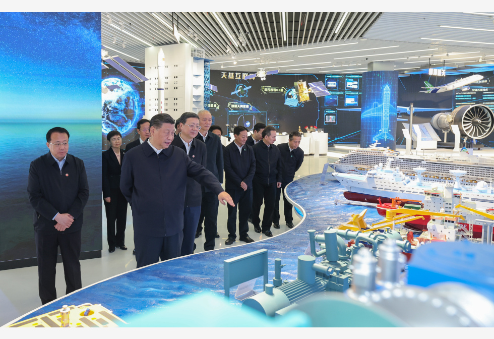 习近平主持中央政治局会议  研究明年经济和反腐败工作